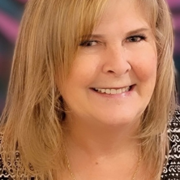 Meet your Posher, Patti - Picture 2 of 5